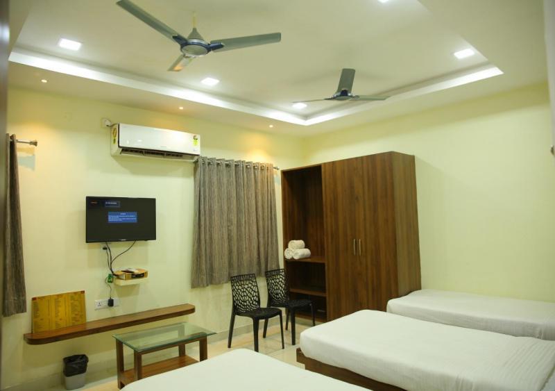 Hotel Maruthi Inn Nirmal  Екстериор снимка