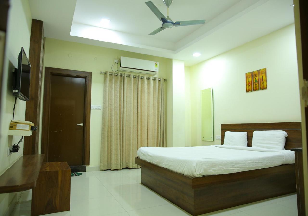 Hotel Maruthi Inn Nirmal  Екстериор снимка