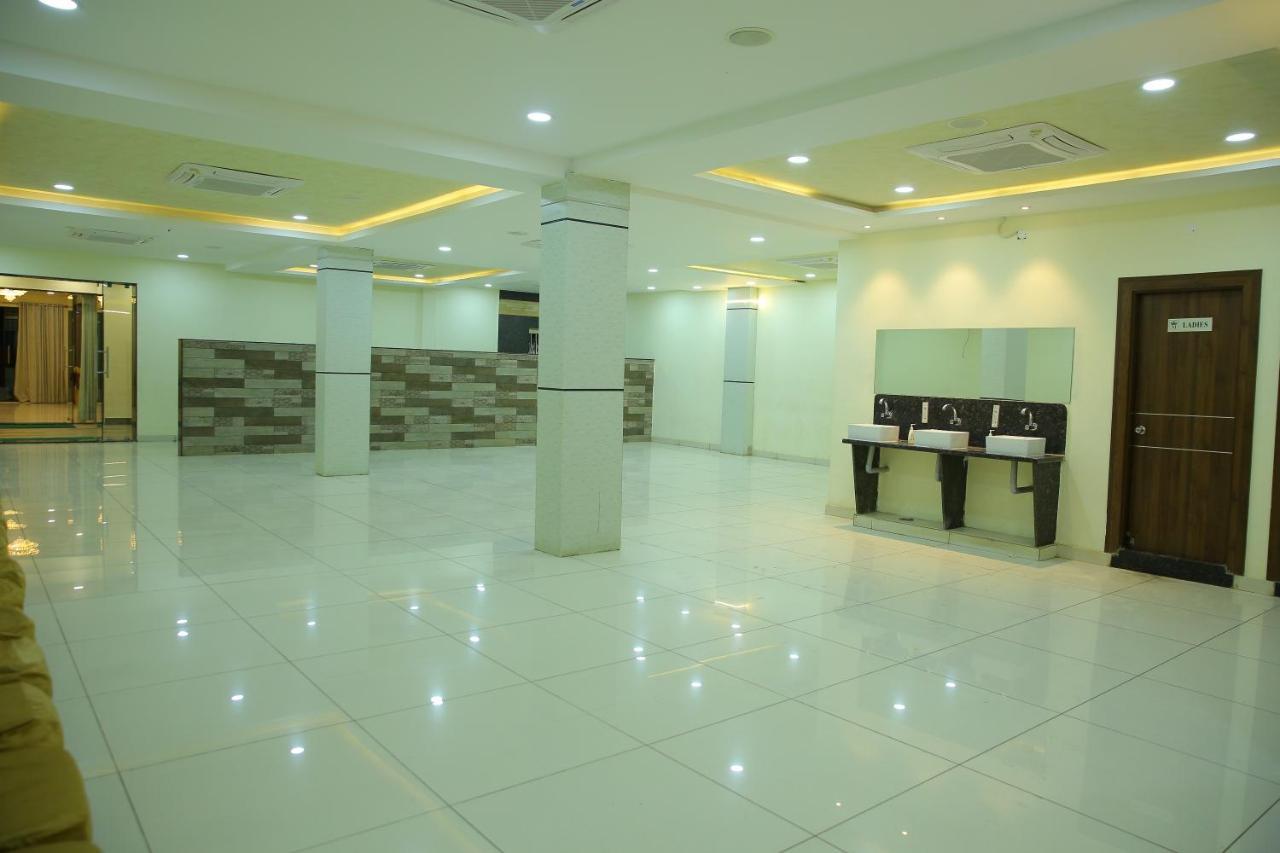 Hotel Maruthi Inn Nirmal  Екстериор снимка