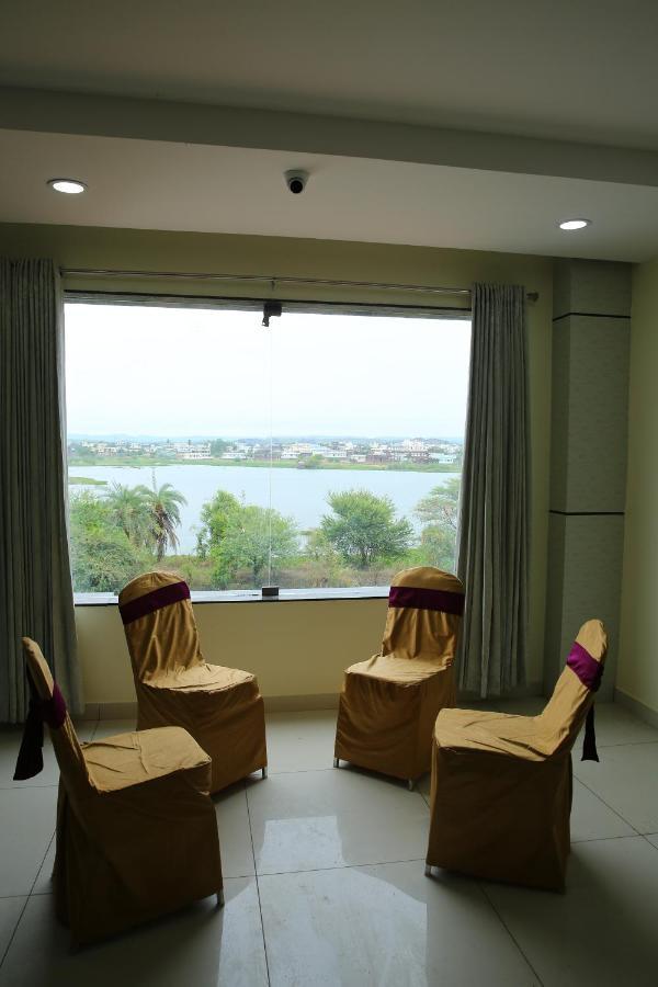 Hotel Maruthi Inn Nirmal  Екстериор снимка