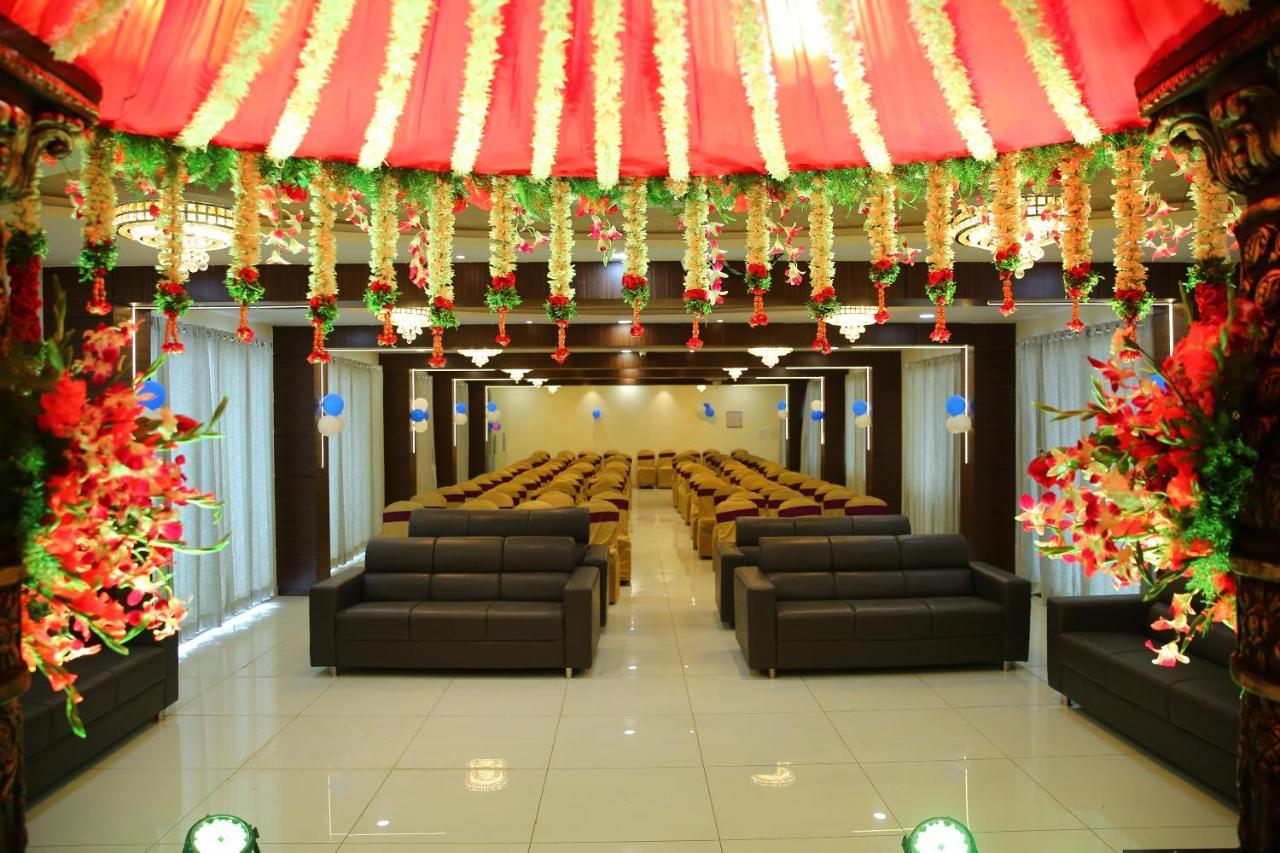 Hotel Maruthi Inn Nirmal  Екстериор снимка