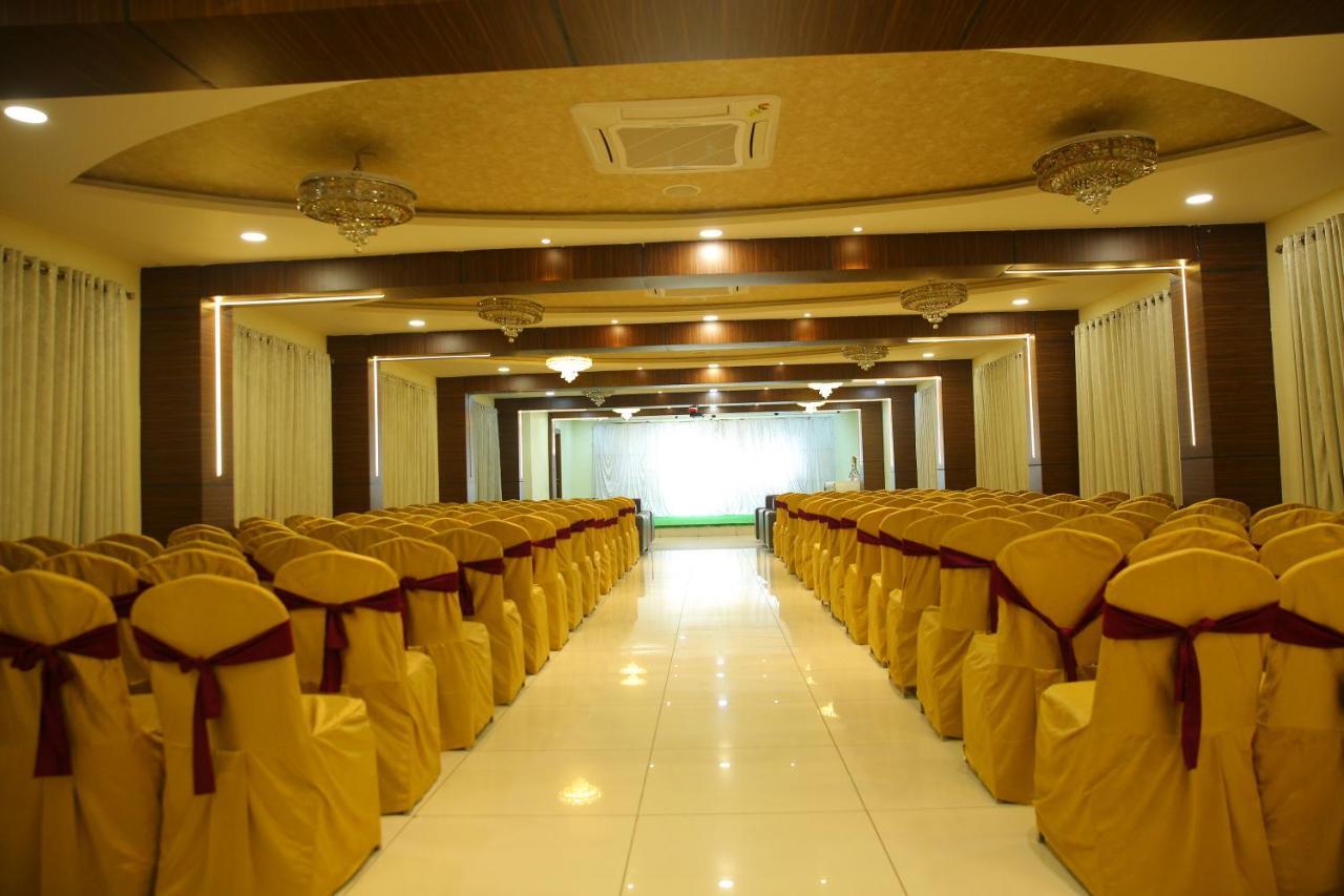 Hotel Maruthi Inn Nirmal  Екстериор снимка