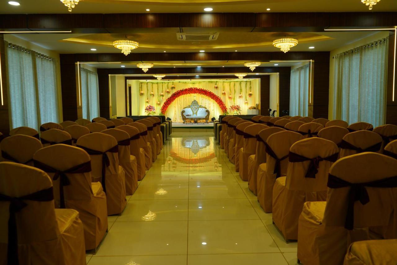 Hotel Maruthi Inn Nirmal  Екстериор снимка