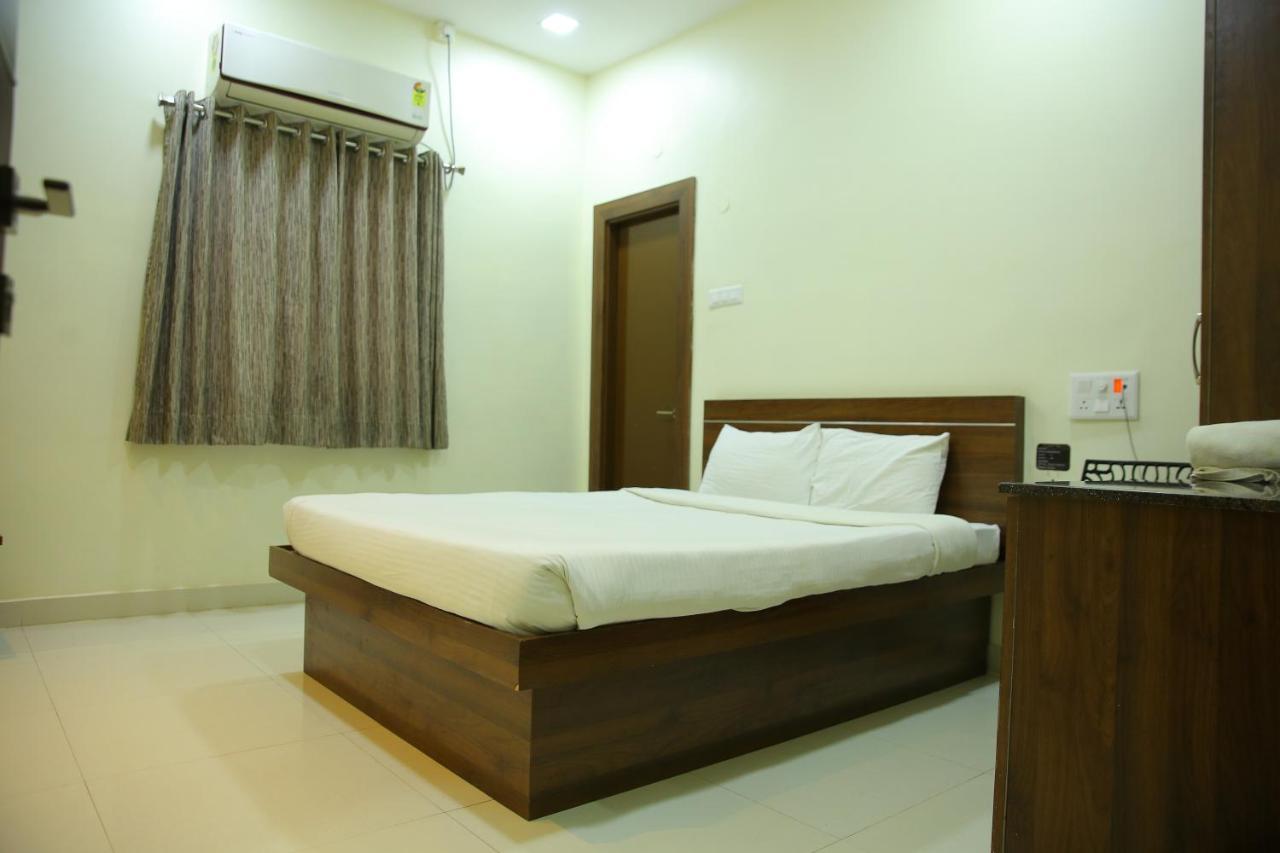 Hotel Maruthi Inn Nirmal  Екстериор снимка