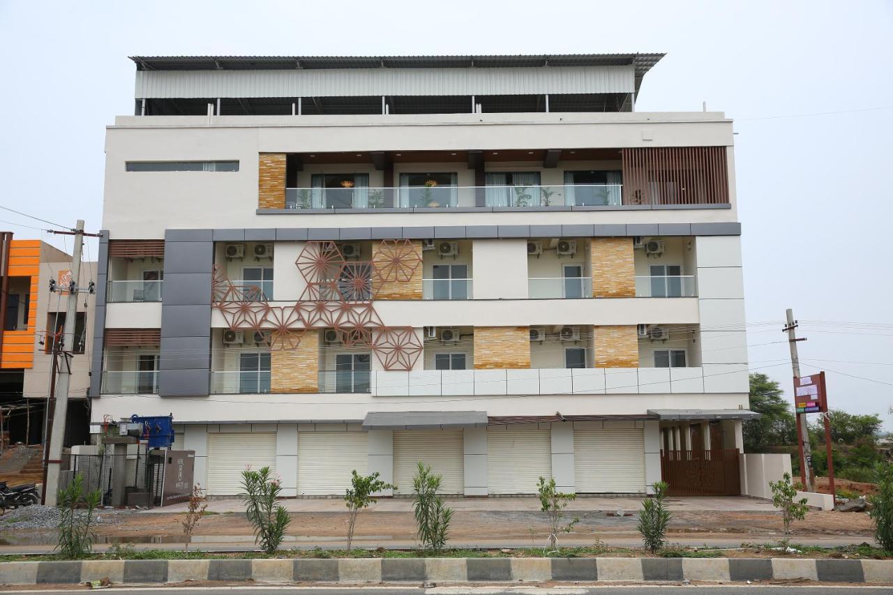 Hotel Maruthi Inn Nirmal  Екстериор снимка