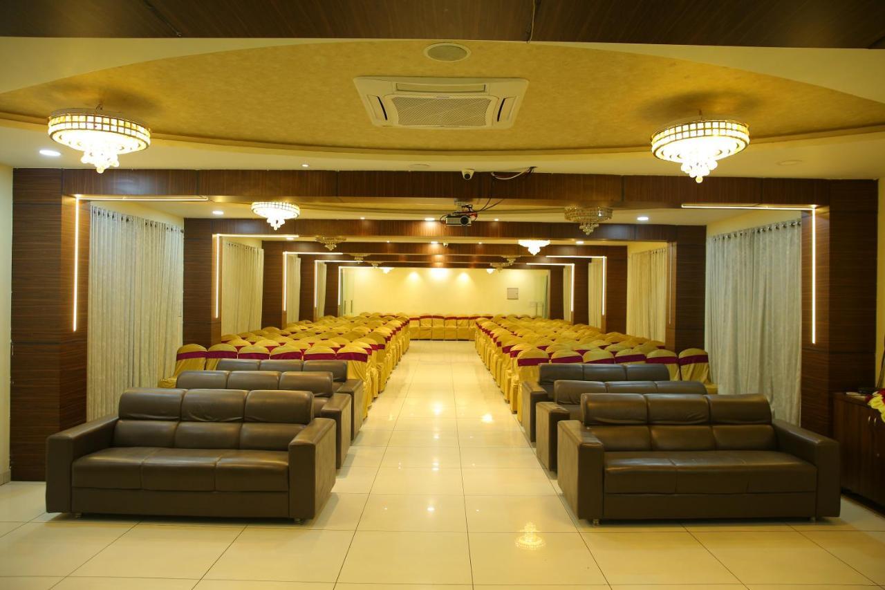Hotel Maruthi Inn Nirmal  Екстериор снимка